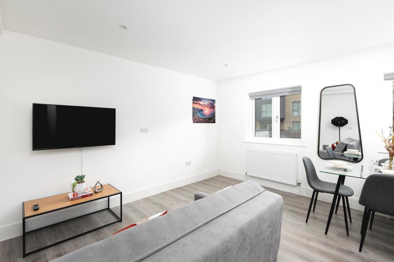 Skyvillion - London Enfield Chase Apartments With Parking & Wifi Εξωτερικό φωτογραφία
