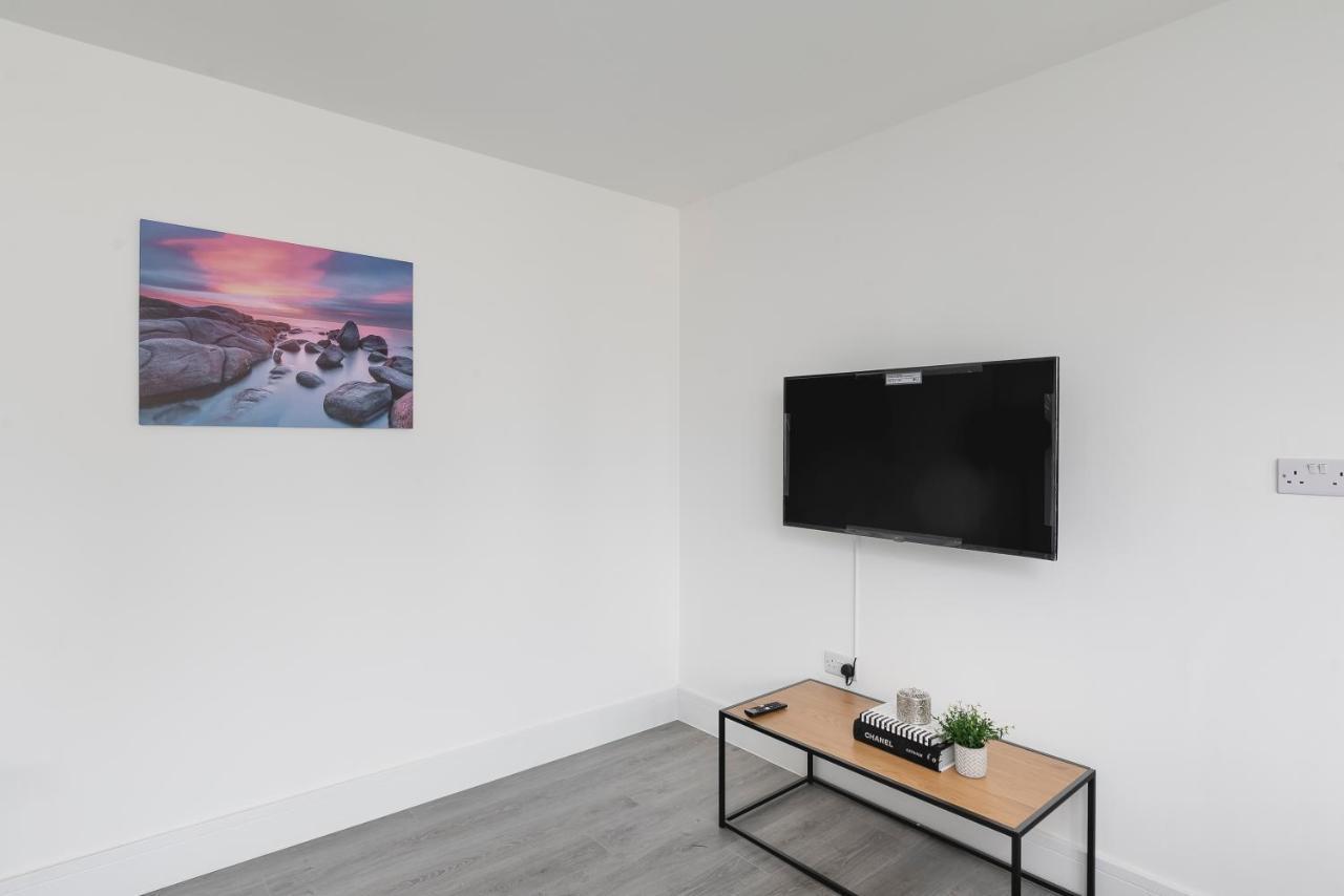 Skyvillion - London Enfield Chase Apartments With Parking & Wifi Εξωτερικό φωτογραφία