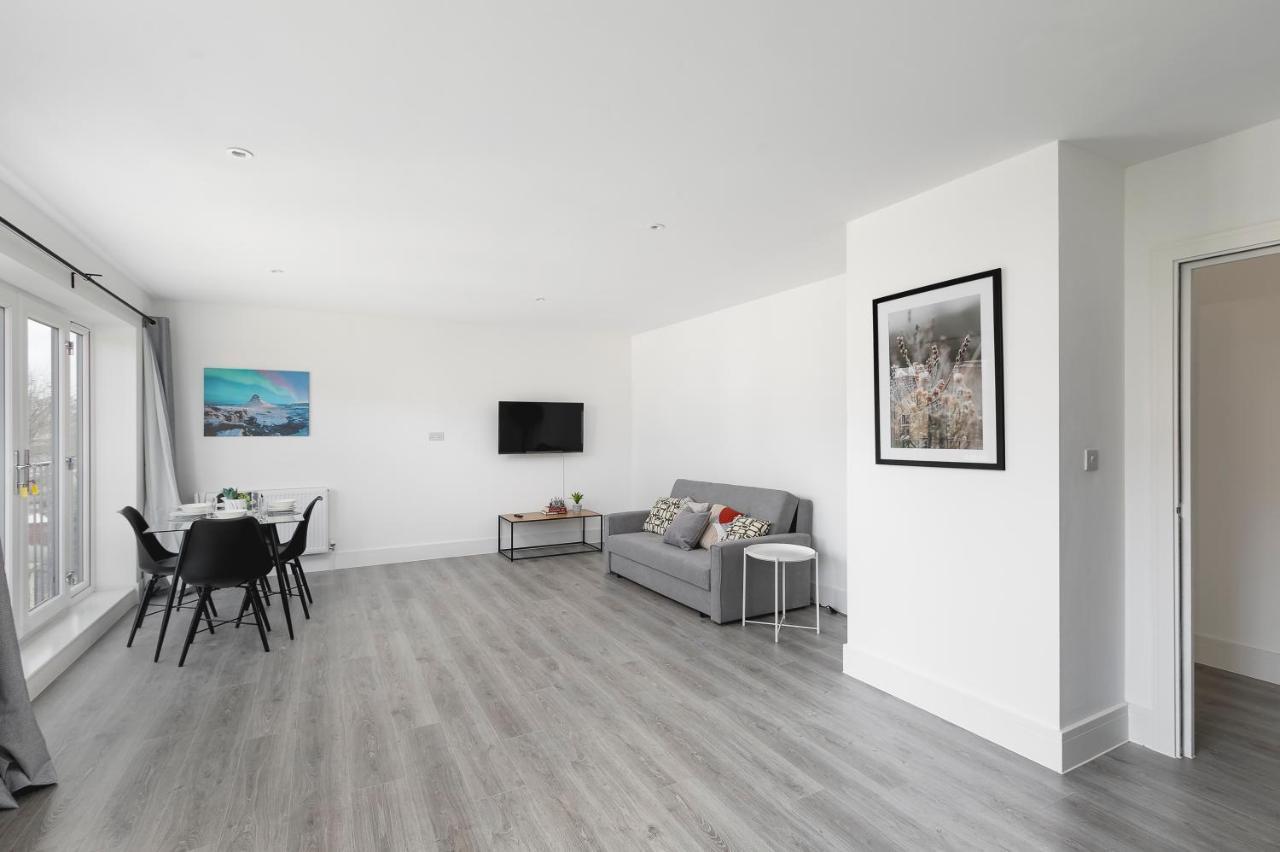 Skyvillion - London Enfield Chase Apartments With Parking & Wifi Εξωτερικό φωτογραφία