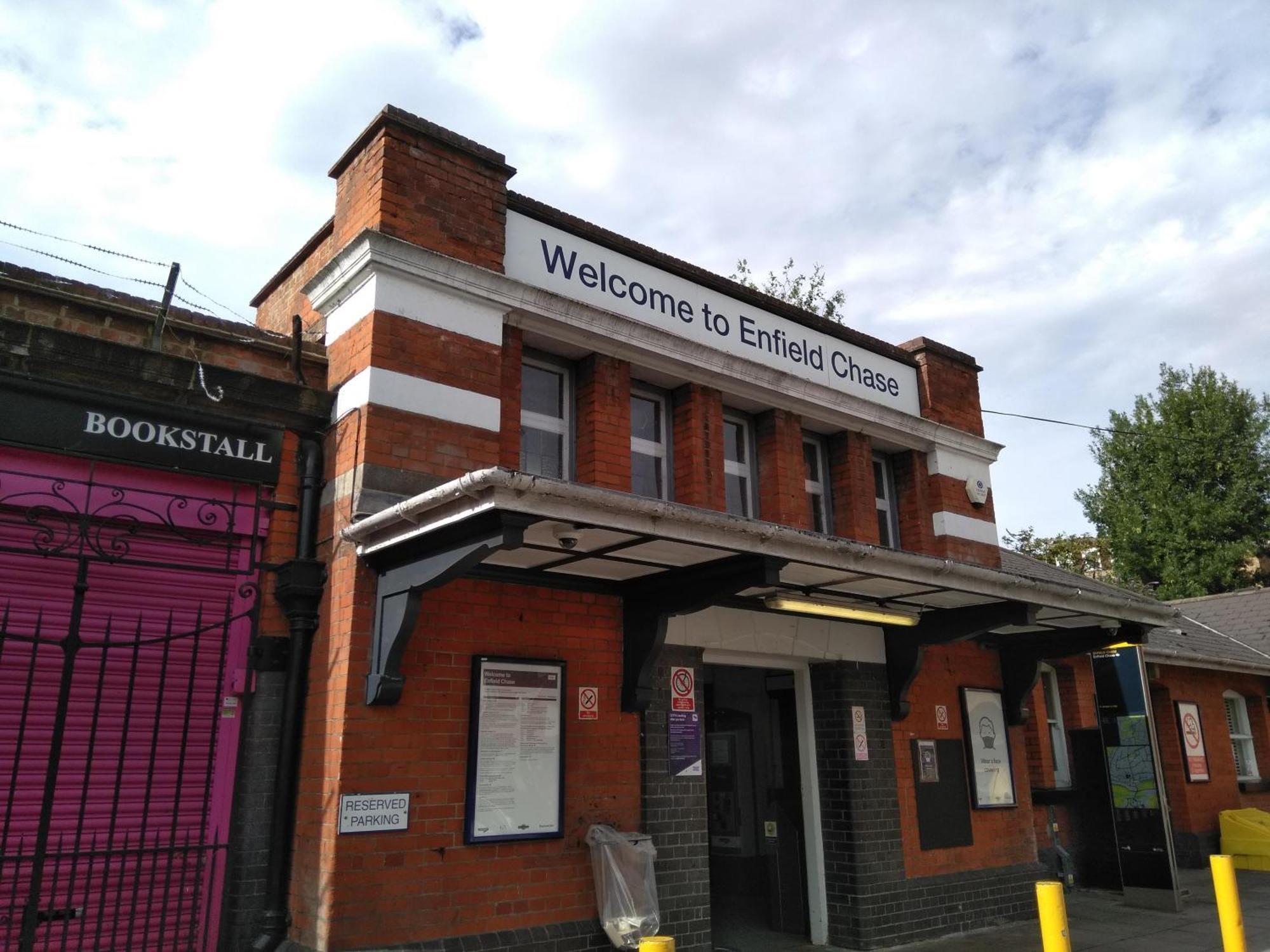 Skyvillion - London Enfield Chase Apartments With Parking & Wifi Εξωτερικό φωτογραφία